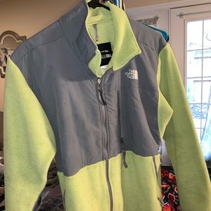 Women’s M North Face Denali
